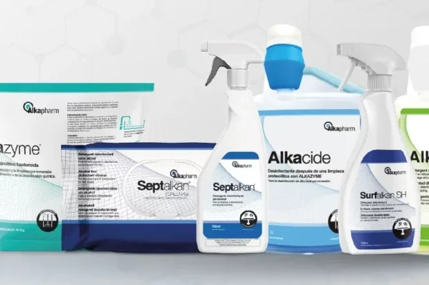 Imagen de la línea de detergentes Alkamedica, diseñados para ofrecer una limpieza profunda con fórmulas especializadas. Ideales para entornos médicos, hospitalarios y domésticos que requieren un alto nivel de higiene. Presentación en diversos formatos y fragancias